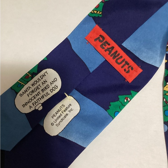 Mens Christmas tie, Peanuts - Picture 2 of 2
